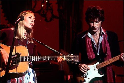 Joni and Robbie Robertson. Photo by <a href="http://www.stevegladstone.com/index.htm" target="_blank" class="white">Steve Gladstone</a>