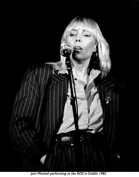 Joni at the RDS in Dublin 1983 - photo Colm Henry [1980musician]