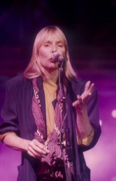 Joni Performing.  Photo by Andre Csillag.  
 [Siquomb]