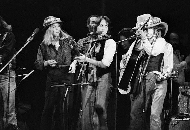 Finale with Joni, Richie Havens, Joan Baez and Bob Dylan.