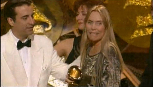 Andy Garcia congratulates Joni and presents her with the <b>Grammy</b> Award. 